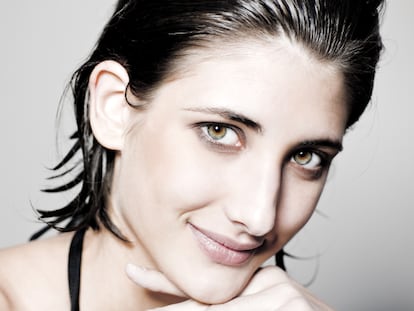 ¿Cómo se hace el efecto mojado en el cabello?, peinado efecto mojado, pelo efecto mojado, pelo engominado mujer, gel efecto mojado