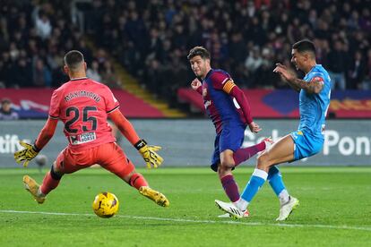 Sergi Roberto marcando el tercer tanto del barça ante el Almería.