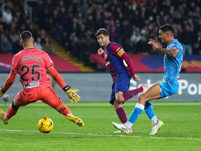 Sergi Roberto marcando el tercer tanto del barça ante el Almería.