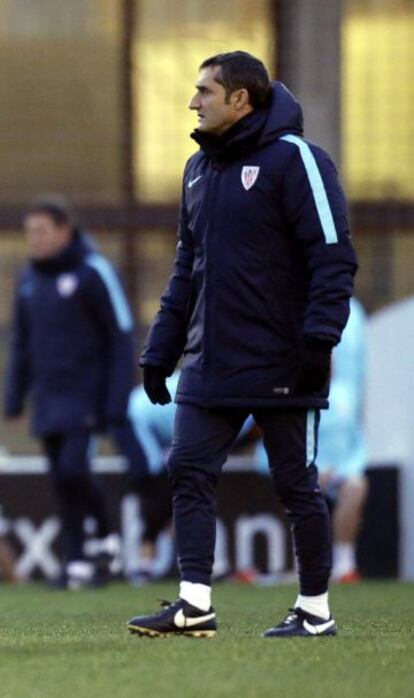 Ernesto Valverde en el entrenamiento del Athletic. 