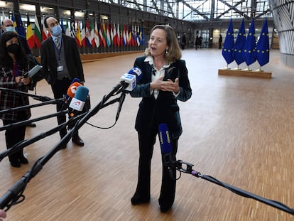 La vicepresidenta primera, Nadia Calviño, al llegar al Eurogrupo.