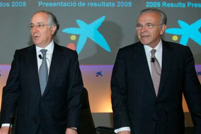 El presidente de La Caixa, Isidre Fainé (derecha), y el director general de la entidad, Juan María Nin, el pasado viernes en Barcelona.