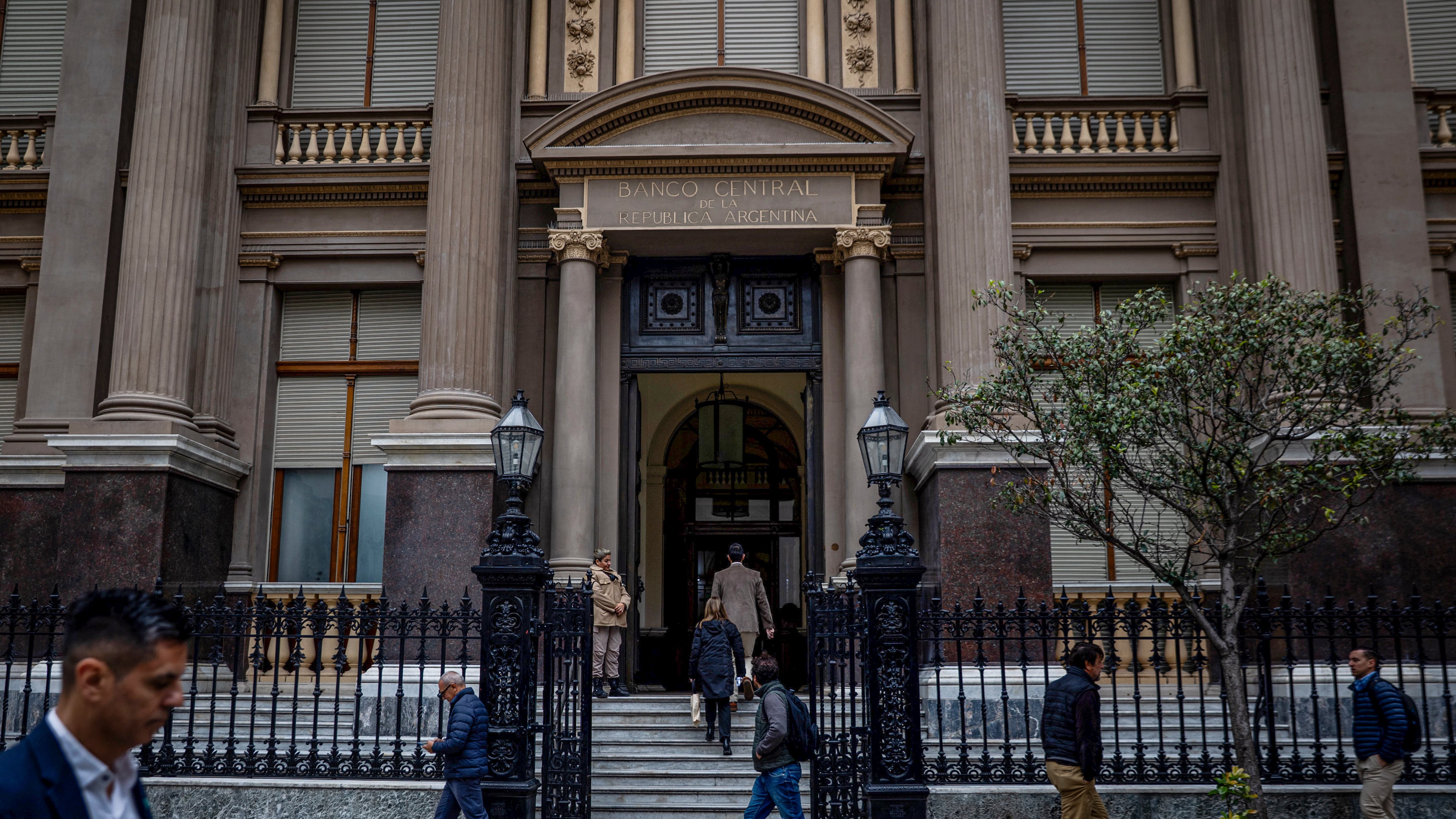 Argentina toma un nuevo préstamo con bancos internacionales por 3.000 millones de dólares