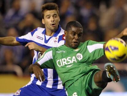 Campbell, que hizo el gol decisivo, ante Bruno Gama.