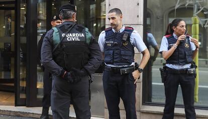 La Guardia Civil registra Exteriores.