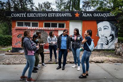 Alumnas de la Escuela Normal Rural Vanguardia de Tamazulapam del Progreso, Oaxaca.