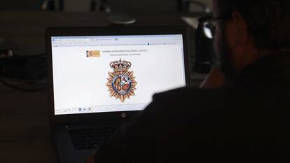 Un usuario intenta acceder al portal mejortorrent.com, intervenido por la Policía.