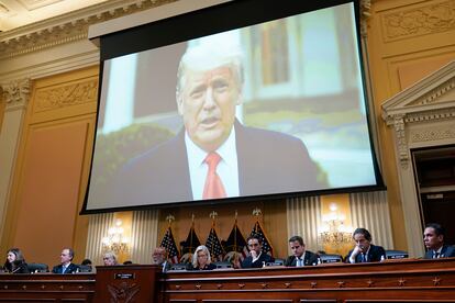 Una grabación de Donald Trump, durante la sexta sesión de la comisión que investiga el ataque al Capitolio.