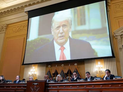 Una grabación de Donald Trump, durante la sexta sesión de la comisión que investiga el ataque al Capitolio.