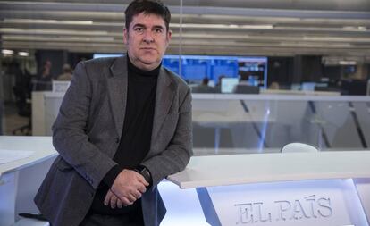 Ricardo de Querol, subdirector de El Pais, en la redaccion. 