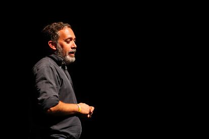 El periodista de EL PAÍS, Cristian Segura, durante una conferencia en Bogotá en julio de 2024.