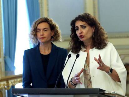 Las ministras de Hacienda y de Política Territorial, María Jesús Montero y Meritxell Batet, tras la reunión con FEMP.