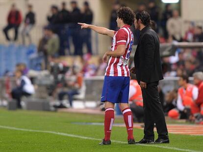 Tiago y Simeone, durante un partido en el Calderón.