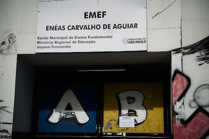 Entrada da Emef Enéas Carvalho de Aguiar, zona norte da capital.