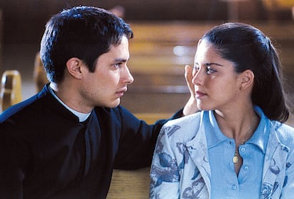 El Padre Amaro (Gael García Bernal) en El crimen del Padre Amaro

Un jovencísimo Gael García Bernal en el año 2002 luchando internamente contra la corrupción política y el deseo sexual. Qué más pedirle a la vida.

 