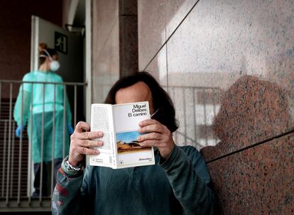 Jesús, uno de los pacientes ingresados en el hotel Holiday Inn Madrid-Las Tablas, en la capital.