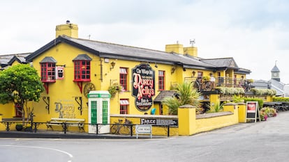 Una vista del histrico pub Durty Nelly's en Bunratty, Condado de Clare, Irlanda.