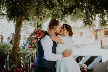 María José y Raúl, el día de la celebración de su enlace en León, el pasado mes de agosto. Foto de Virginia Aguado (Virado Studio). 