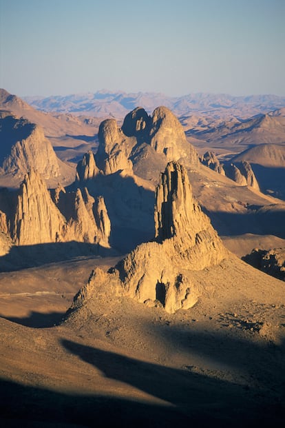 El sistema montañoso de Hoggar en Argelia es uno de los más desconocidos y bellos del mundo.