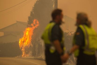 Habitatge arrasat pel foc a la parròquia de Meder a As Neves, Pontevedra.