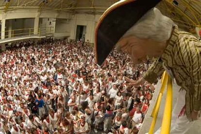 La despedida de los gigantes es uno de los actos que presagia el fin de los Sanfermines.