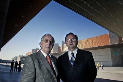 Ramón Catalá (izquierda) y Josep María Torradas, en el escenario del salón Hispack de la Feria de Barcelona.