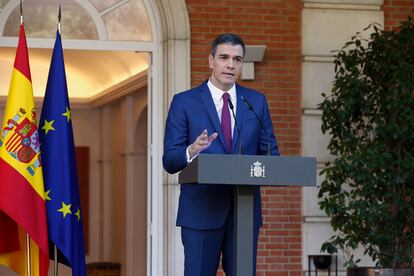 El presidente del Gobierno, Pedro Sánchez, durante su comparecencia en el Palacio de la Moncloa este lunes.