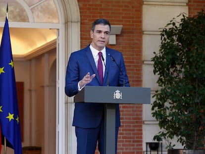 El presidente del Gobierno, Pedro Sánchez, durante su comparecencia en el Palacio de la Moncloa este lunes.