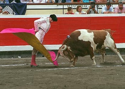 El Fandi, con el quinto toro de la tarde.