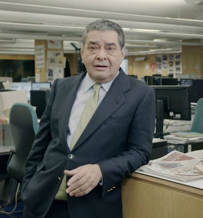 <p><b>1981- Subdirector de EL PAÍS (31 años) </p></b> <p><b>2016- Presidente de Prisa Radio</p></b> <p>Con sólo 31 años Augusto Delkáder había llegado a ser subdirector del diario más influyente de la joven democracia española. Fue Delkáder quien, al otro lado del interfono y desde la redacción, en la segunda planta de EL PAÍS, apremió a Cebrián a subir la radio de su despacho. Él tomó de facto el mando de la dirección en la redacción mientras Cebrián supervisaba el editorial, escrito por Javier Pradera, y atendía las llamadas que llegaban desde distintas instituciones del país. Junto con los redactores jefe coordinó el trabajo de las 7 ediciones que se publicaron esa noche. También estuvo involucrado en decisiones clave, desde la reunión en que se decidió publicar la histórica edición especial hasta la coordinación de la estrategia del reparto de ejemplares por todo Madrid. </p> <p>Pasó toda la noche y parte del día siguiente dentro del periódico, corriendo entre la dirección, la redacción y los talleres. “Estuve muchísimo tiempo sin descansar. Salí de EL PAÍS a las tres de la tarde del día siguiente, me reposé unas horas y luego regresé al periódico a seguir informando”, recuerda. Augusto Delkáder pasó a ser Consejero Delegado de la Cadena Ser y Unión Radio en 1998, se convirtió en presidente de ambas en 2010 y hoy es presidente de Prisa Radio. </p>