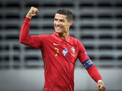 Cristiano Ronaldo celebra uno de sus goles ante Suecia en Estocolmo este martes en el partido de la Liga de las Naciones