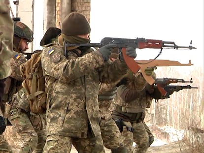 Vídeo | Los voluntarios que defenderán Ucrania: así funcionan las Brigadas de Defensa Territorial 