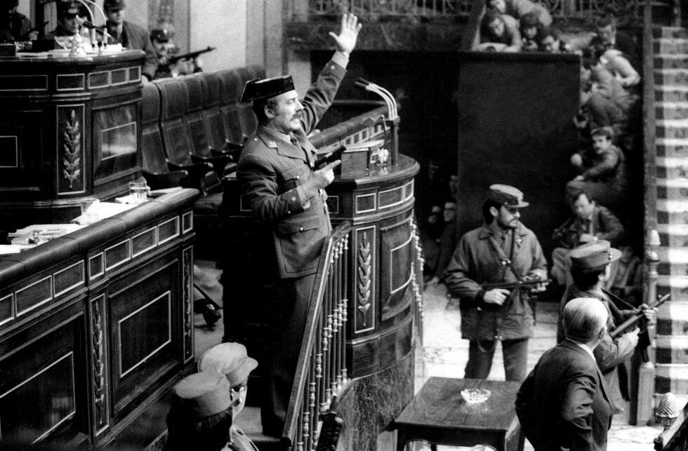 Tejero, durante el asalto al Congreso, el 23 de febrero de 1981.  