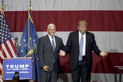 Donald Trump y Mike Fence, este martes, en un mitin en Indiana.