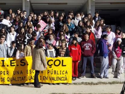 A clase en pijama, en protesta por los recortes educativos de la Generalitat