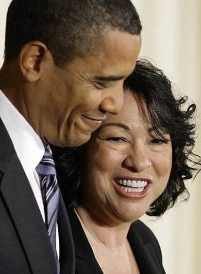 Barack Obama y Sonia Sotomayor sonríen tras el anuncio de la nominación de la juez.