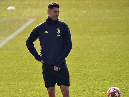 Cristiano Ronaldo treina antes de enfrentar o Atlético de Madrid.