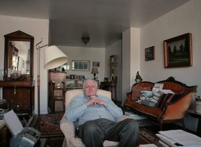 John Ashbery, fotografiado en su casa de Nueva York en 2008.