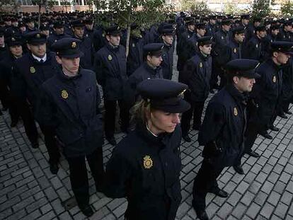 Nuevos agentes del Cuerpo Nacional de Policía, presentados ayer en el complejo de Canillas.