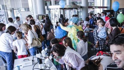 Aspecto parcial de la jornada Expociencia de 2013 en el Parc Cientific de la Universitat de València.