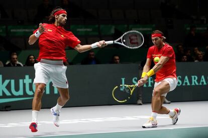 Rafa Nadal y Feliciano López, durante el encuentro de semifinales de la Copa Davis.