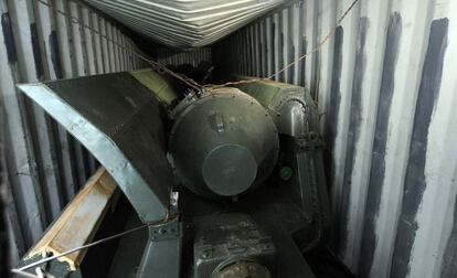 Una de las supuestas armas halladas en el interior del buque de bandera norcoreana.