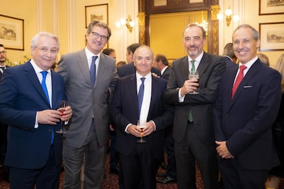 Manuel Martín, senior parter de GA-P, Joan Roca Segarra, presidente ejecutivo de RocaJunyent, Jesús Sánchez, decano del ICAB, Manuel Marchena, presidente de la Sala II del Tribunal Supremo, y Eugenio Ribó, miembro de la junta del ICAM, representando al decano José María Alonso. 
