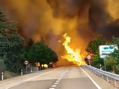 Incendio forestal en Casa de Miravete en la N-5, Provincia de Cáceres.