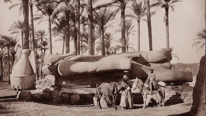 Imagen de la estatua del faraón Ramsés II en Menfis (Egipto), tomada hacia 1870 por Félix Bonfils, fotógrafo francés asentado en Beirut.