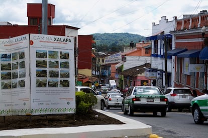 El plan Camina Xalapa está ganando poco a poco espacio para los peatones, no sin una oposición inicial de los usuarios del coche.
