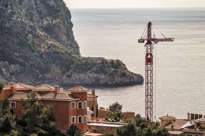 Cala Llamp/Andratx &eacute;s la dram&agrave;tica excusa, un fet cert potser fitat i repetit tamb&eacute; en milers de paratges i d&rsquo;indrets concrets, no tan evidents.