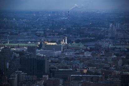 Vista del campanario de Iván el Grande, en el centro del Kremlin, en Moscú (Rusia).