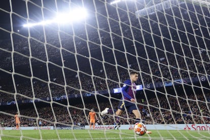 Philippe Coutinho marca el segundo gol del equipo barcelonés.