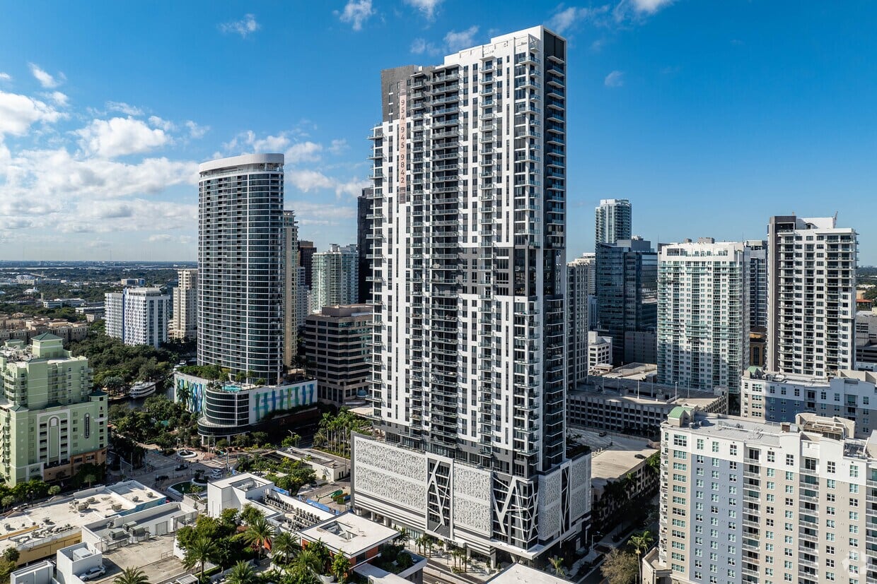 Amancio Ortega compra una torre de pisos de lujo de 46 plantas en Florida por 165 millones de dólares